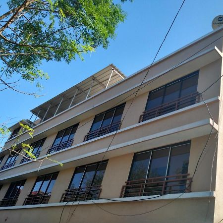Hotel Rajendra Chinchani Exterior foto